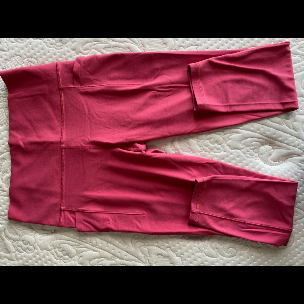 Athelta Salutation Stash Pocket Tight